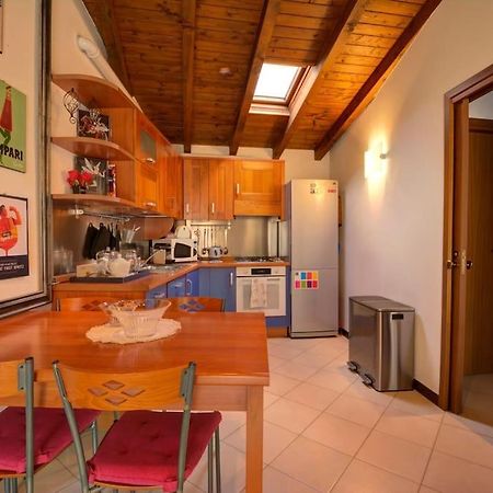 Casa Vacanza Angolo Della Corte Apartment Como Exterior photo