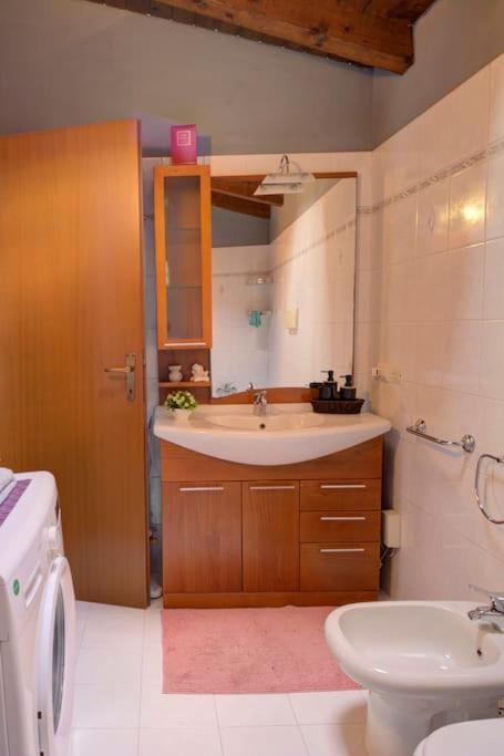 Casa Vacanza Angolo Della Corte Apartment Como Exterior photo