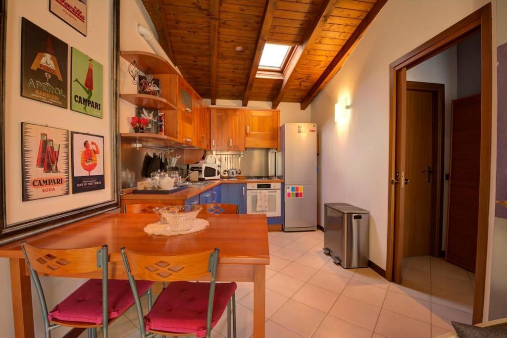 Casa Vacanza Angolo Della Corte Apartment Como Exterior photo