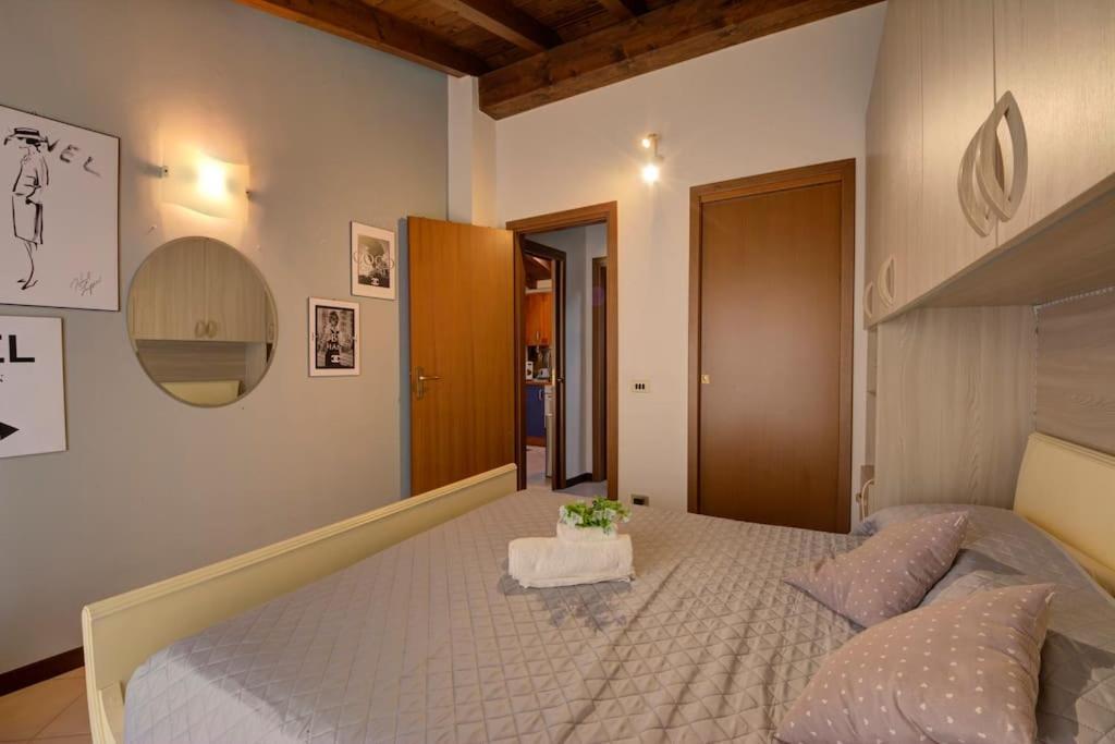 Casa Vacanza Angolo Della Corte Apartment Como Exterior photo